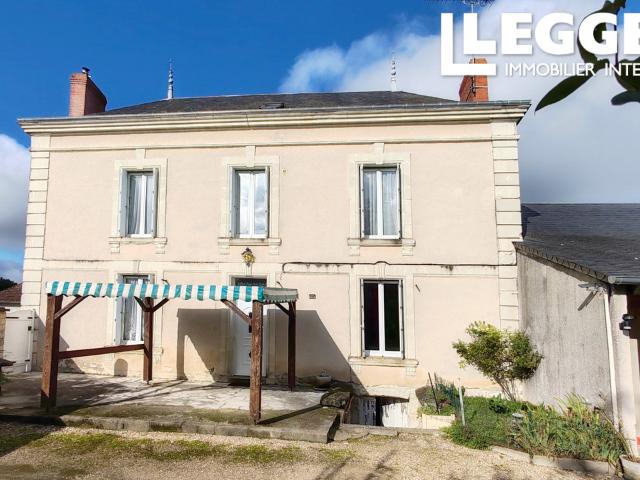Maison de Maître avec 6 chambres au cœur du village tous services, fibre, jardin, garage, abri camping car