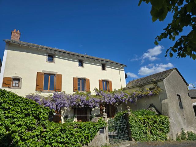 Maison de maître avec garage et dépendance Arvieu 156m² Arvieu