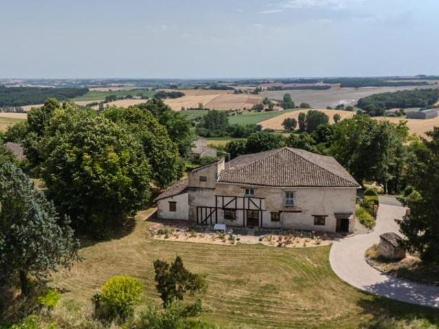 Maison de maître avec grange aménagée et superbes vues