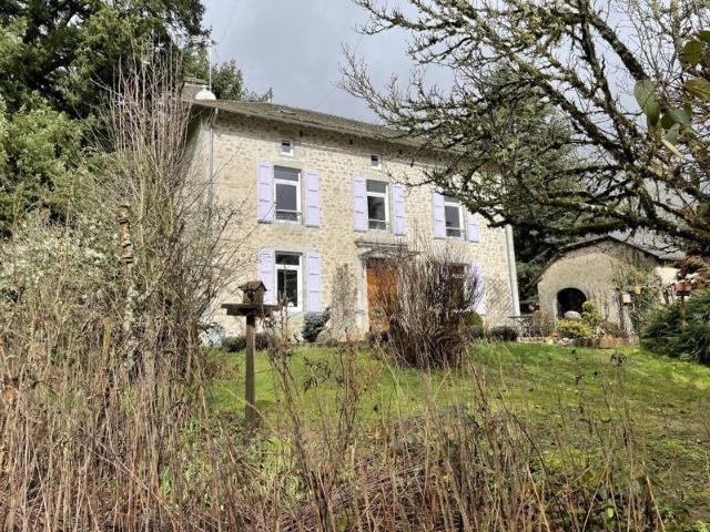 MAISON DE MAÎTRE AVEC GRANGE ET PISCINE