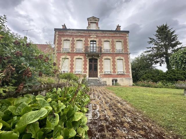 Maison de maître avec dépendances Aisne 380m² Laon