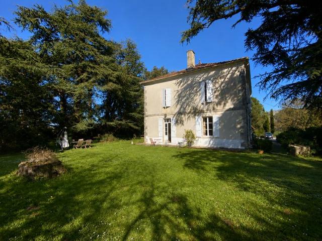 Maison de maître avec dépendances et piscine entre Auch et V