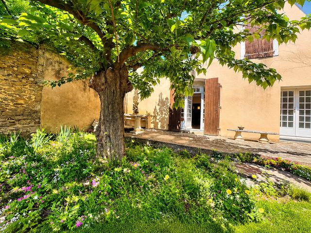 Maison de maitre avec jardin et grand garage 196m² Peyriac Minervois