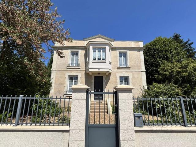Maison de Maître avec parc arboré