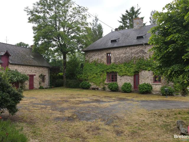 Maison de maître avec pièce d'eau, proche de Villaines la Ju. 115m² Courcité