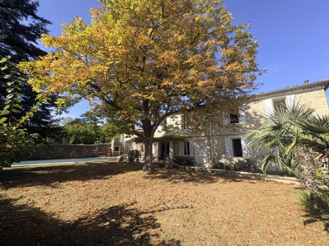 MAISON DE MAITRE AVEC PISCINE