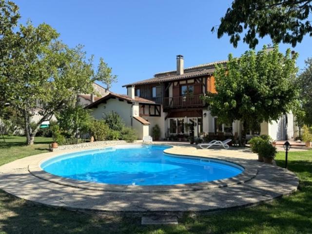Maison de Maître avec piscine à Grignols 33