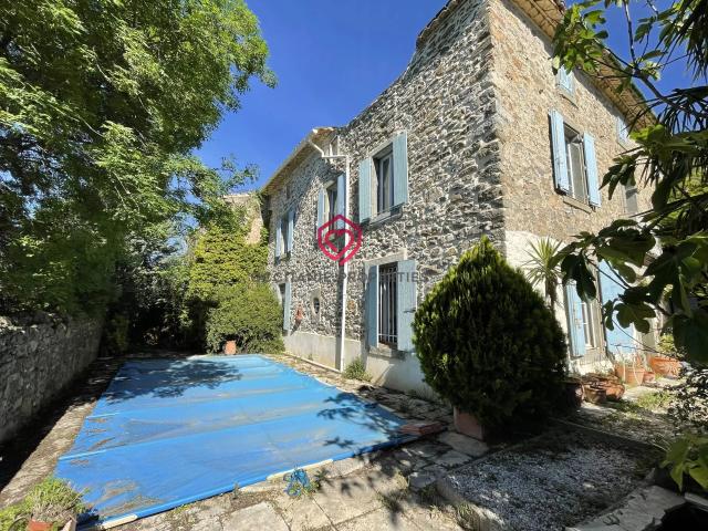 Maison de Maître avec piscine au cœur d'un village du Minervois