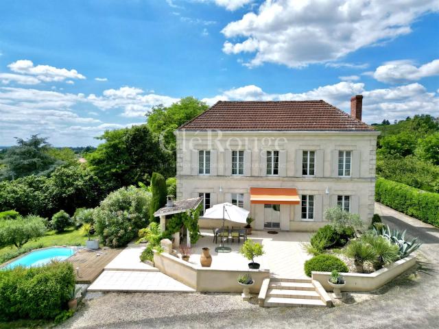 Maison de Maître avec Piscine et Anciens Chais Viticoles à 6. 230m² Marmande