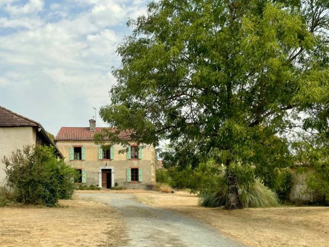 Maison de maître avec piscine et gîte