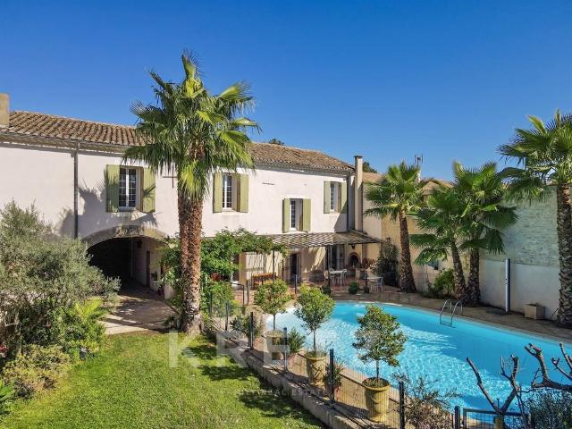 Maison de maître avec piscine, jardin et grande remise indépenda
