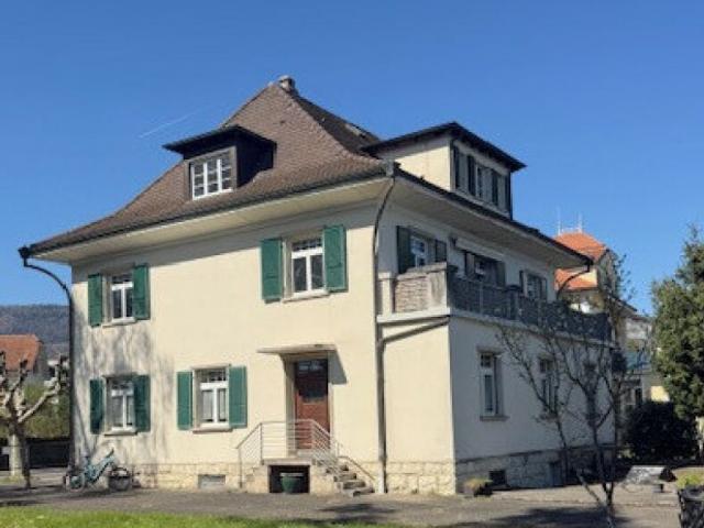 Maison de maître avec un logement un local commercial