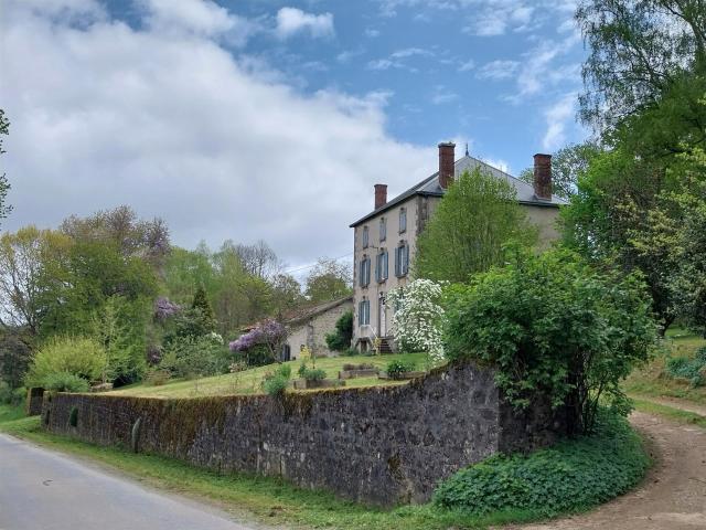 Maison de Maître, à 10 minutes de St Junien et d'Etagnac et. 281m² Brigueuil