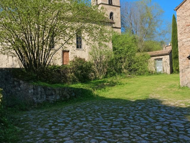 Maison de maître à Busset avec piscine, grand verger et dépe