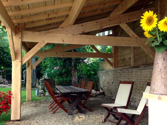 Maison de maître à fort potentiel avec dépendances situé à 15min des plages