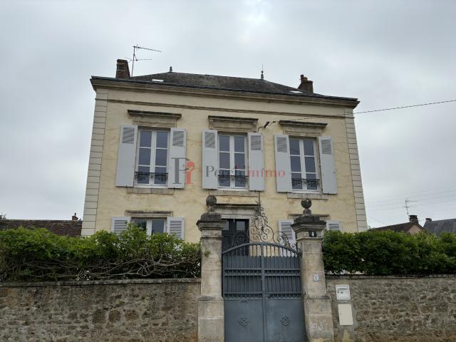 MAISON DE MAITRE A LOUER 4 CHAMBRES