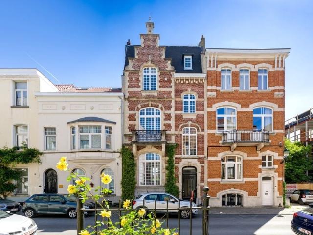 Maison de maître à louer pour 4800 euro avec 5 chambres à coucher