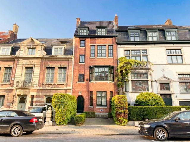 Maison de maître à louer pour 5000 euro avec 5 chambres à coucher
