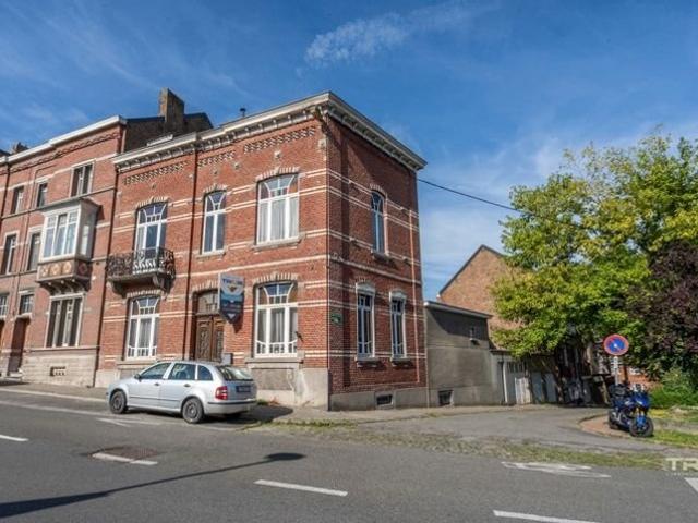 MAISON DE MAÎTRE A RENOVER POSS 6CH /2SDB/GARAGE/JARDIN