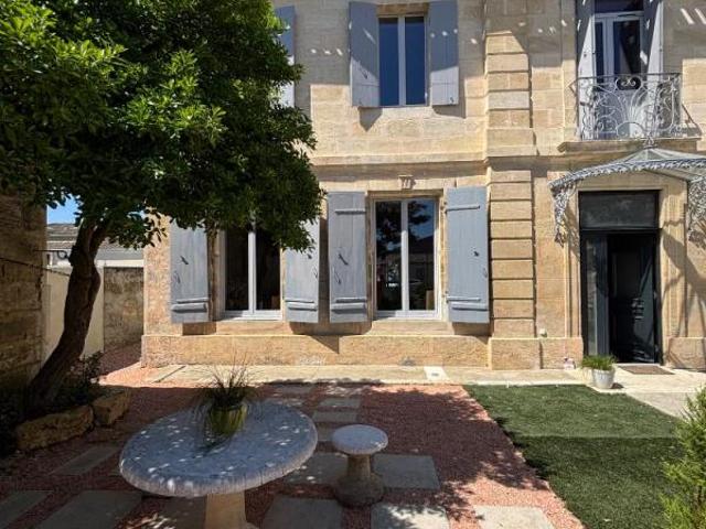 Maison de Maître à vendre à Ludon Médoc avec jardin, gar