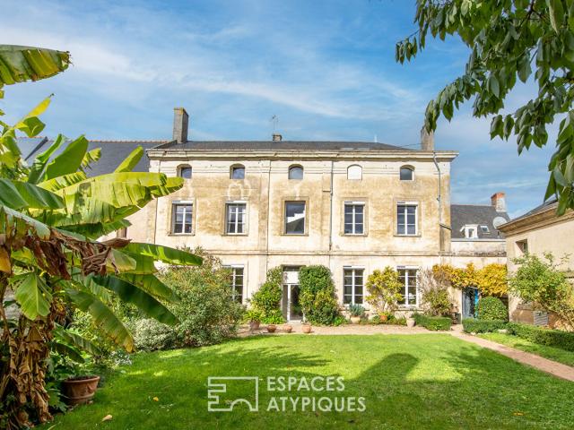 Maison de Maître du XVIIe au charme ancien et jardin secret