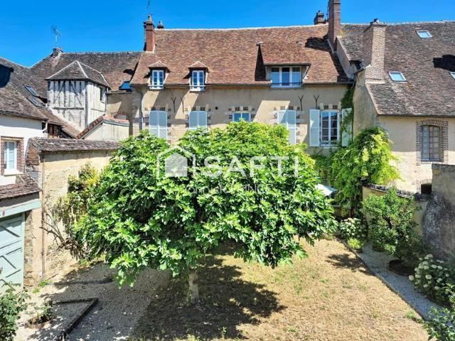 Maison de Maître du 18è siècle, plein coeur de ville !