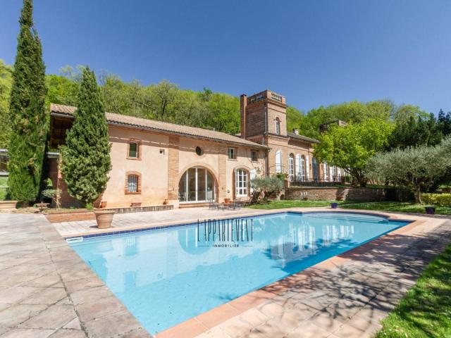 Maison de Maître dans un Parc avec Piscine