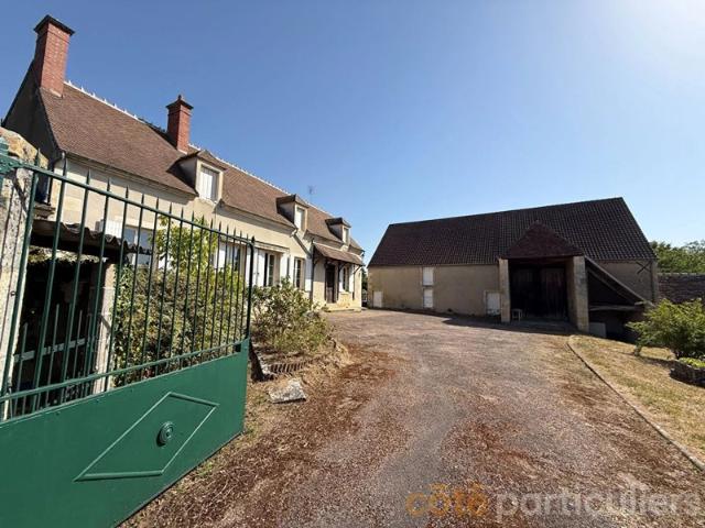 Maison de Maître de Caractère à Orval avec grange au bord de la Loubières
