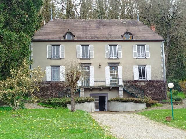 MAISON DE MAITRE DE 160 M2, ENTRE VICHY CLERMONT