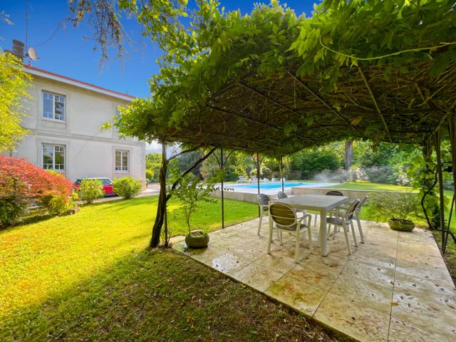 MAISON DE MAÎTRE DE 215M2, A VENDRE, A GRADIGNAN