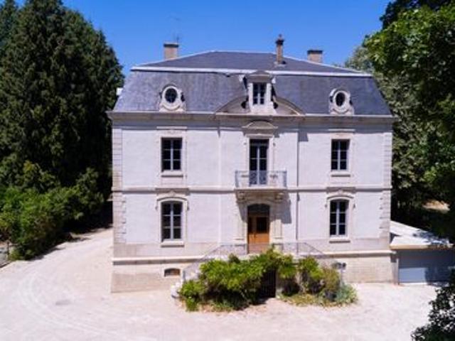 Maison de Maître de 360 m2sur plus de 13000m2 de terrain