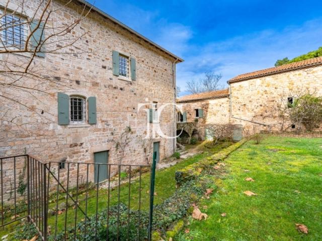 MAISON DE MAITRE D'EXCEPTION 330 M² HABITABLES SUR 5 HECTARES AU CŒUR DES MONTS D'ARDECHE