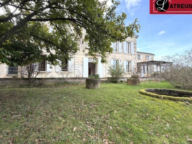 Maison de Maître d'Exception à Tesson 17