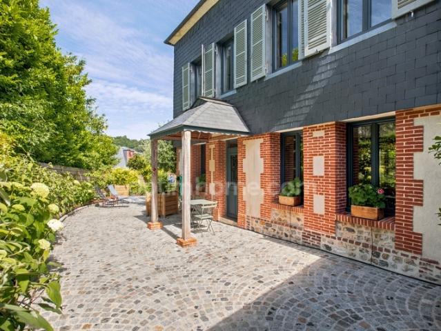 Maison de Maître d'Exception – Honfleur Intra Muros – Centre Historique – Jardin – Double Carport – 158 m² 4 chambres