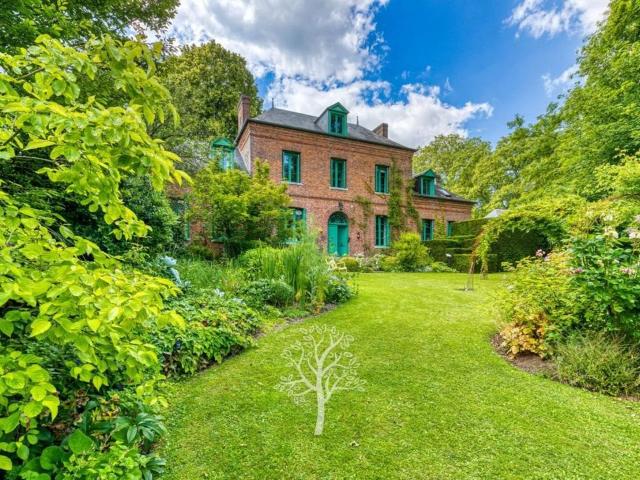 Maison de maître et dépendance à vendre proche 241m² Lucy
