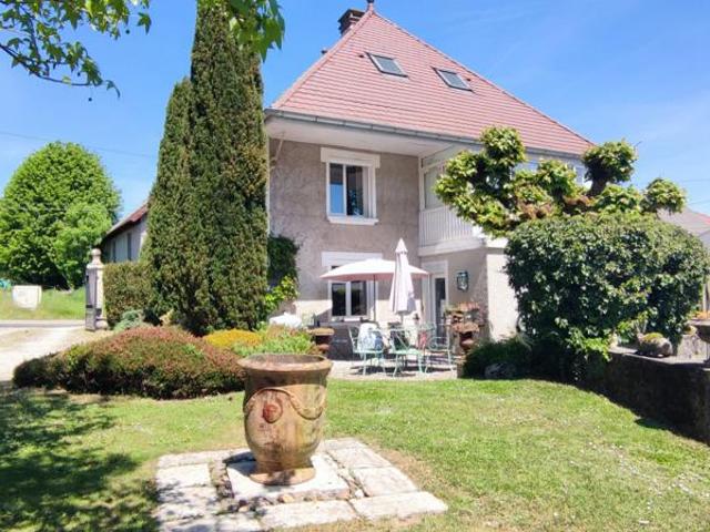 Maison de Maître et sa dépendance sur Entrelacs