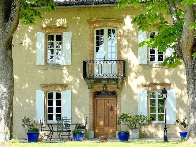 Maison de Maître et son domaine sur 24 hectares. 543m² Saint Martin le Vieil