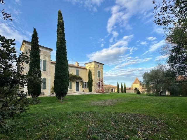 Maison de Maître et son pigeonnier porche du XVIIème siècle. 340m² Auch