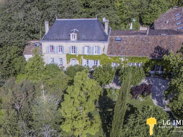 Maison de Maître, étang, parc et dépendances 615m² Royan