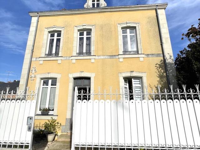 Maison de maître en centre ville de Craon