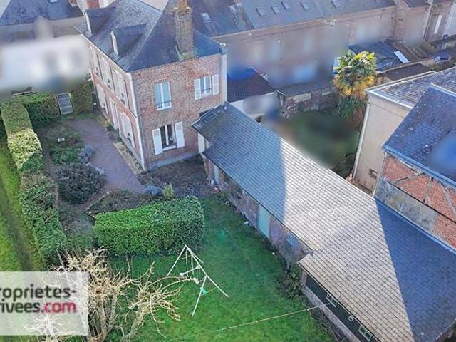 Maison de Maître en centre ville avec jardin et dépendance