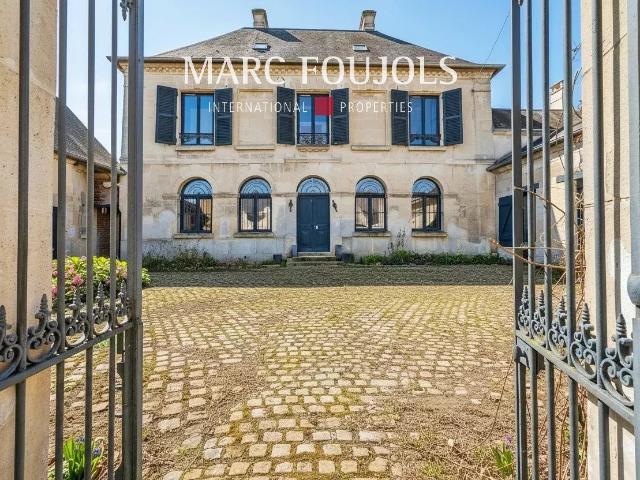 Maison de maître époque du Directoire avec dépendance 200m² Crépy en Valois