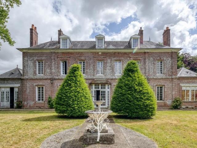 Maison de maître familiale en centre bourg 368m² Bacqueville en Caux