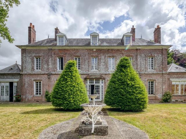 Maison de maître familiale en centre bourg
