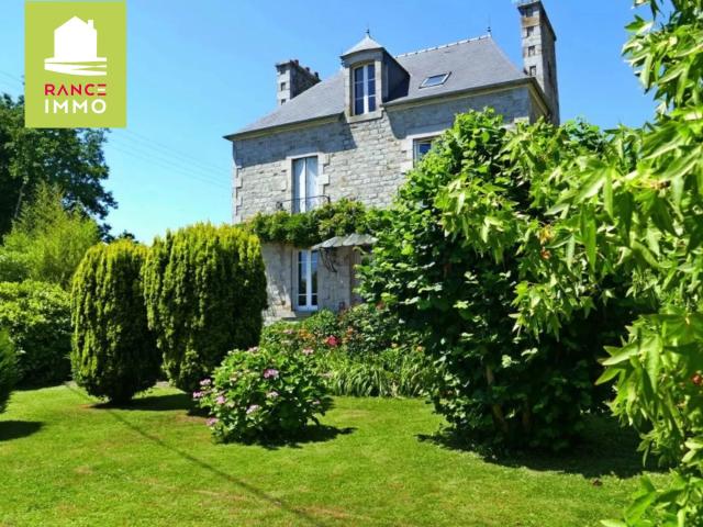 Maison de maître indépendante avec vaste jardin à Plouër sur Ran