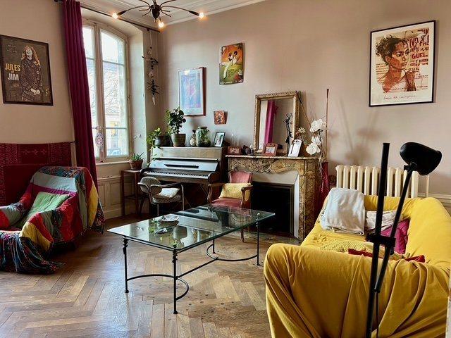 Maison de Maître, jardin arboré et garage, centre ville 185m² Millau