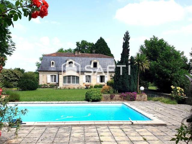 Maison de maître, piscine et dépendances.