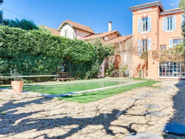 Maison de maître quartier calme et vue mer