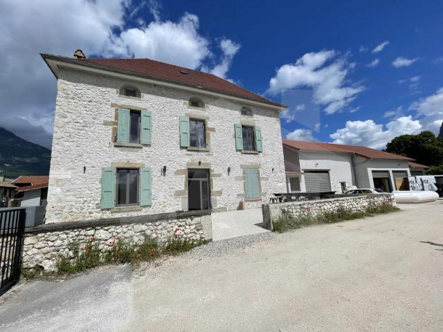 Maison de maître réhabilitée en bureau