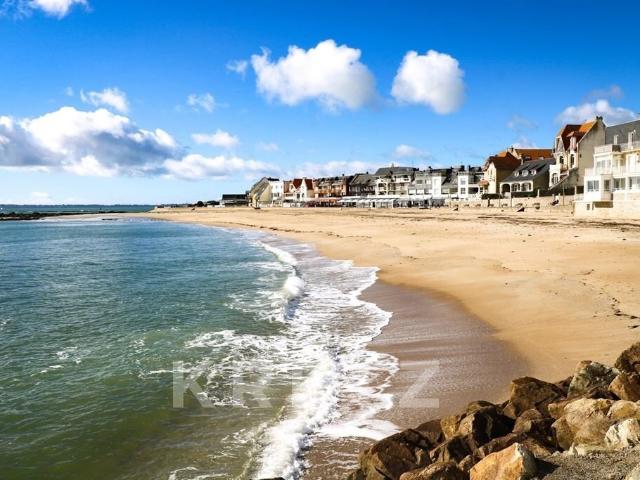 Maison de Maître rénovée au bord de mer et centre ville de Larmo